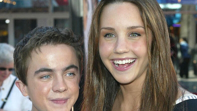 Amanda Bynes and Frankie Muniz on the red carpet.
