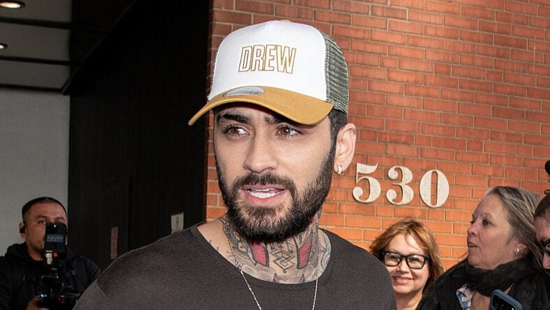 Zayn Malik Signs Autographs at Drew Barrymore Show