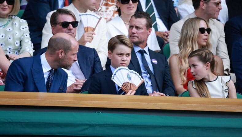 Príncipe William, Príncipe George, Princesa Charlotte e Catherine, Princesa de Gales no Campeonato de Wimbledon de 2025