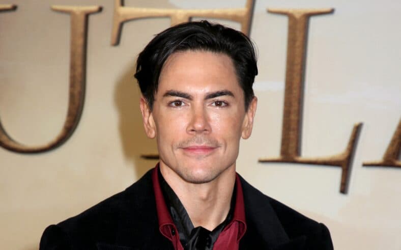 Tom Sandoval na estreia da 8ª temporada de Outlander