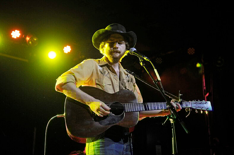 Colter Wall performing at Scala