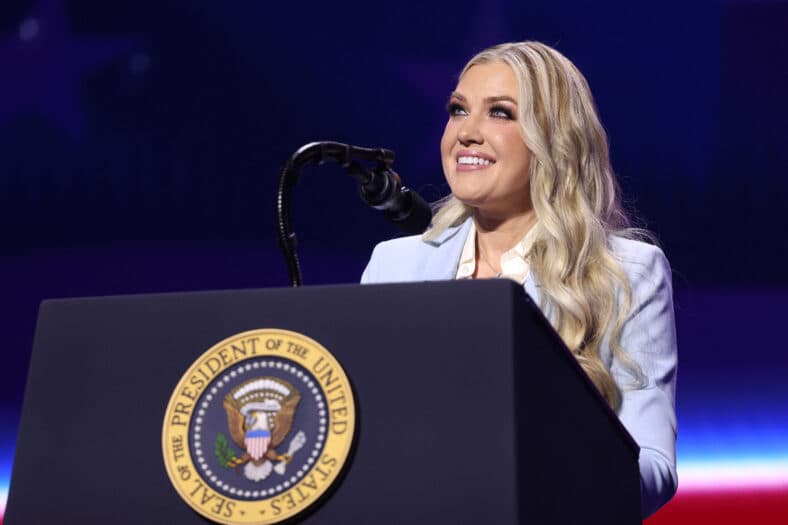 Erika Kirk com Donald Trump no Build The Red Wall