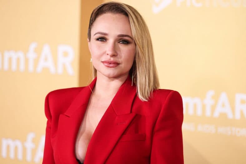 Hayden Panettiere posing on the red carpet.