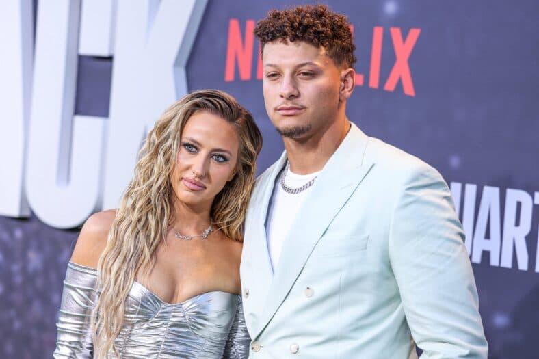 Brittany e Patrick Mahomes comparecem à estreia da primeira temporada de 'Quarterback' da Netflix em Los Angeles