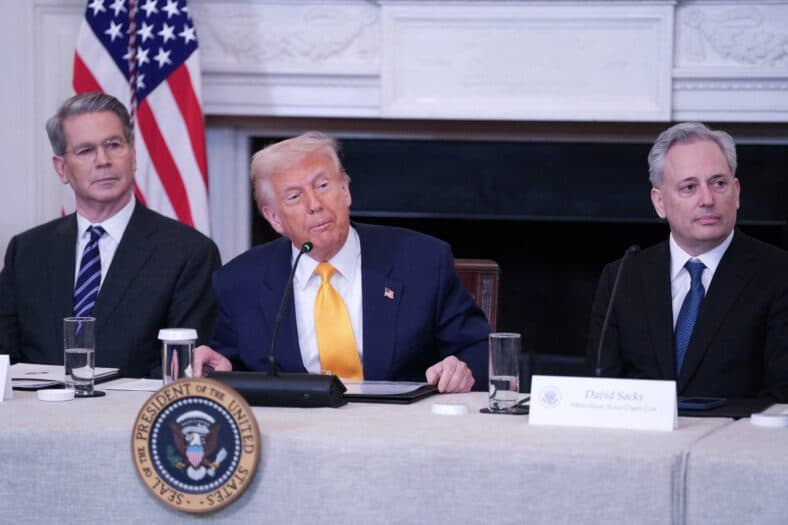 Trump hospeda criptografia Summit