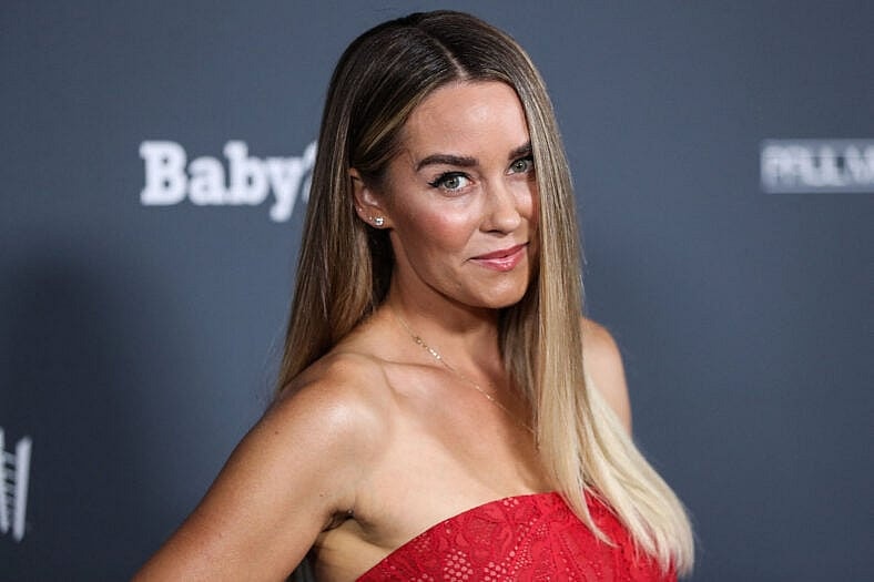 Lauren Conrad participa da gala de 10 anos Baby2Baby 2021
