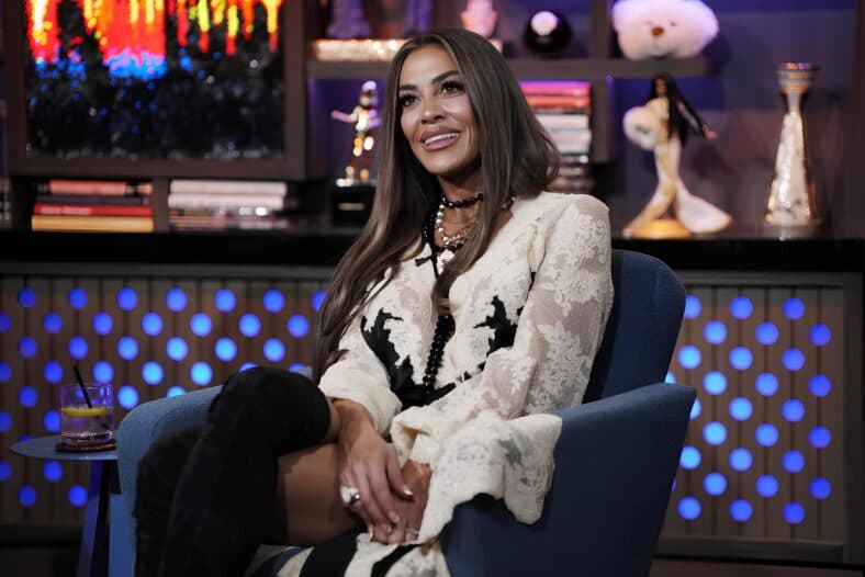 Liz McGraw no set de 'WWHL'.