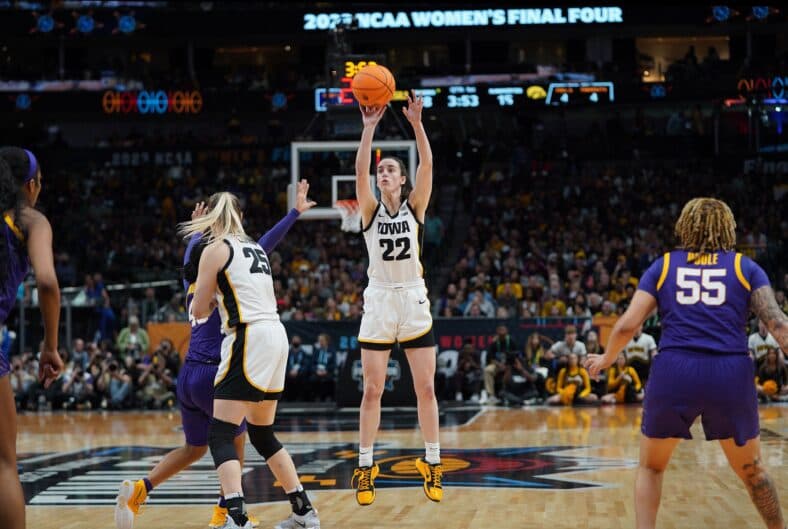 Caitlin Clark salta enquanto LSU vence Iowa para ganhar o primeiro título da NCAA