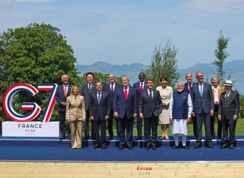 Líderes mundiais posam à margem da cimeira do G7 em Evian, França