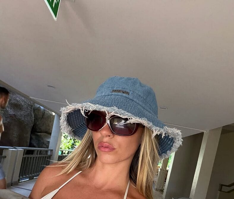 rebeca mcleod selfie