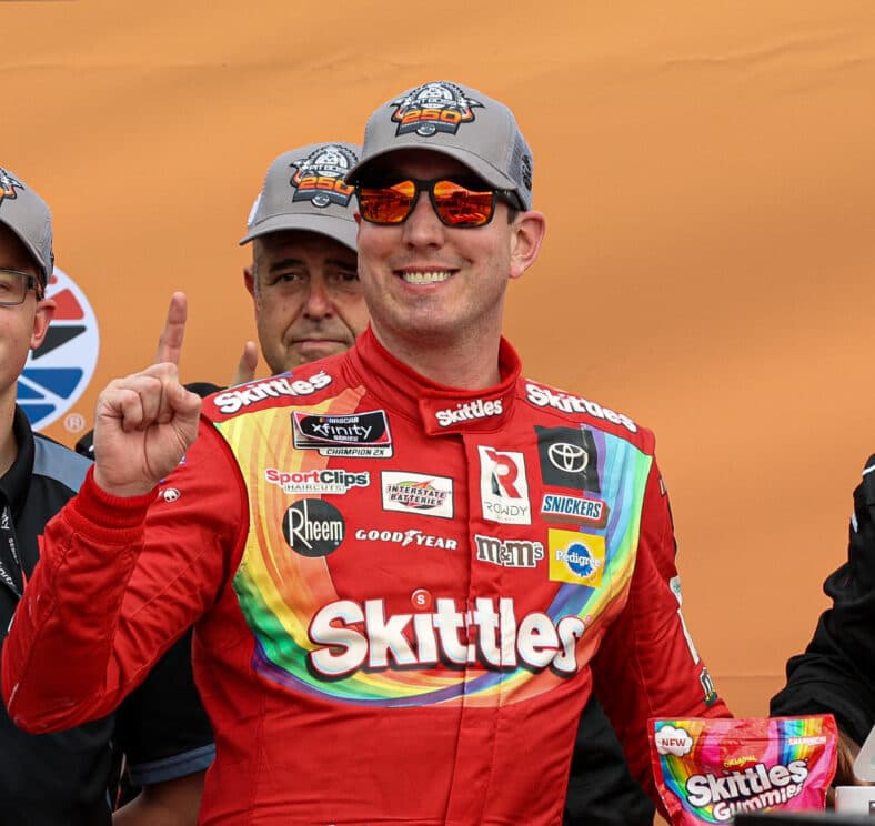 Kyle Busch vence o Pit Boss 250