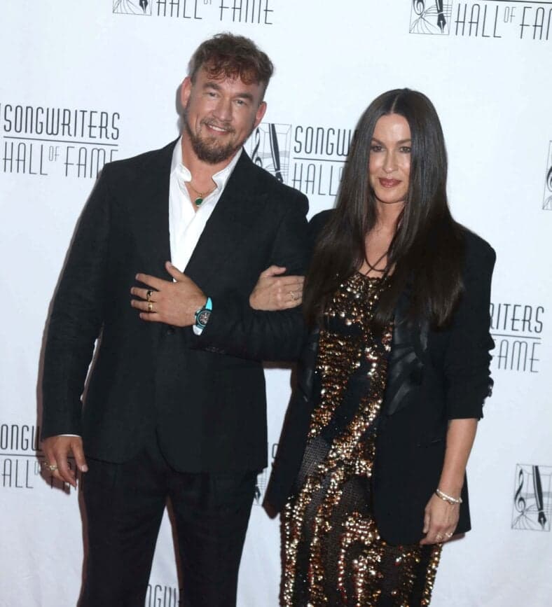 Alanis Morissette no tapete vermelho do Songwriters Hall of Fame de 2026
