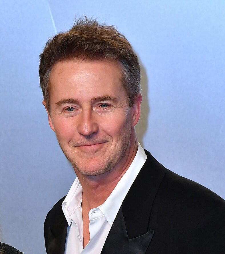 Edward Norton na festa do Oscar da Vanity Fair de 2026 