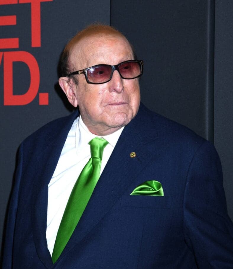 Clive Davis em 'Sunset Blvd.' Noite de abertura da Broadway - chegadas
