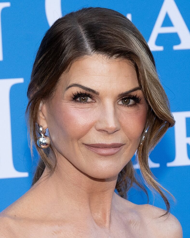 Lori Loughlin at the ''When Calls The Heart'' Fanale And ''Hope Valley: 1874'' Premiere: RED CARPET