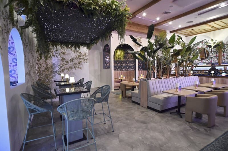 'VPR' Schwartz & Sandy's Slammed In Reviews, Cites Douchebag Owner & Roach-Quel