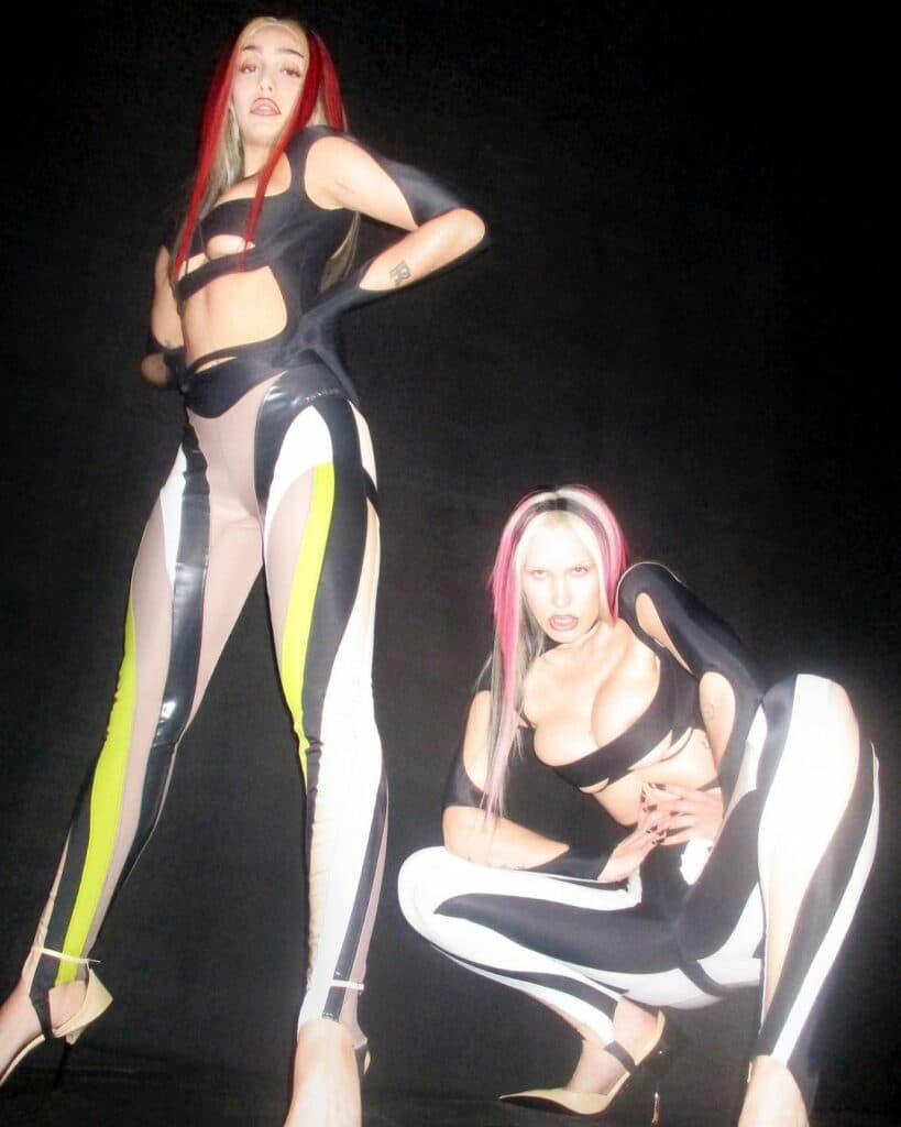 Lourdes Leon and Eartheater posing.
