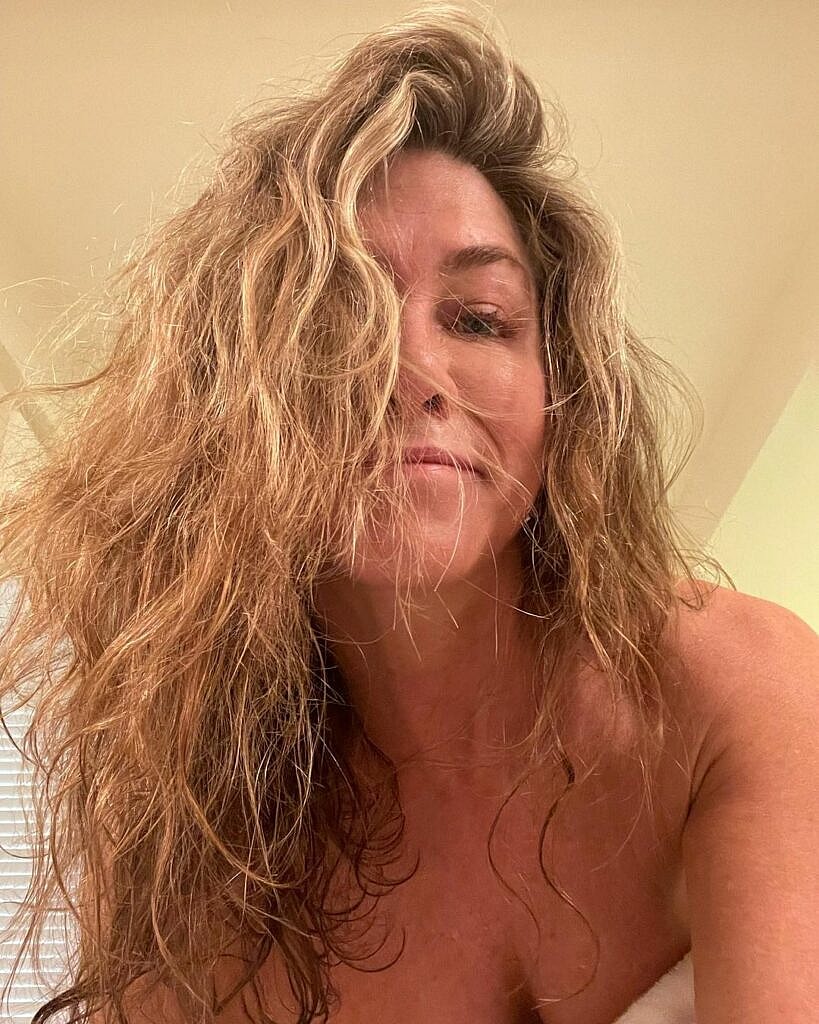 Jennifer Aniston takes on humidity