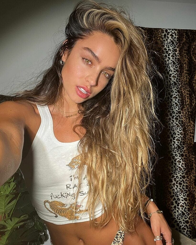 Ray Fit Model Sommer Ray Shows Off New Shirt In Nothing But A Thong