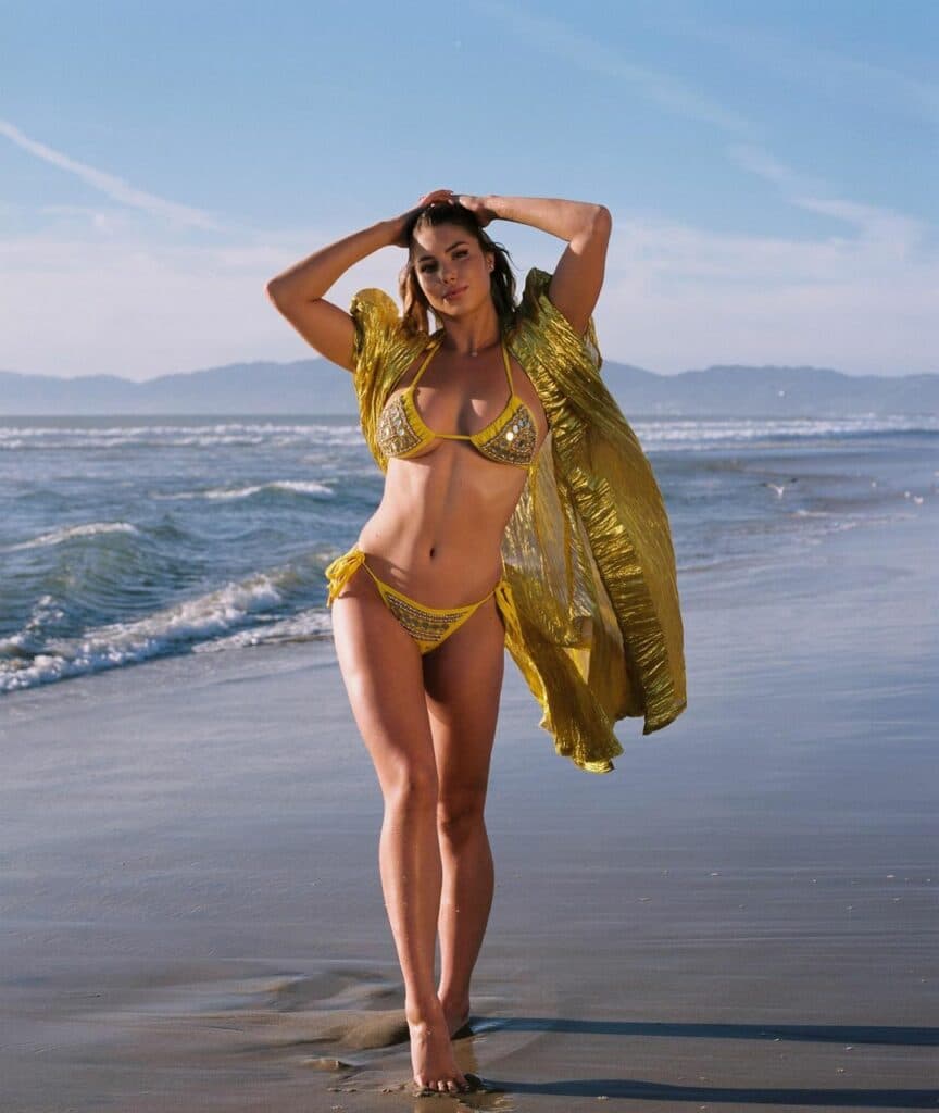 Andreea Dragoi posing for the camera.