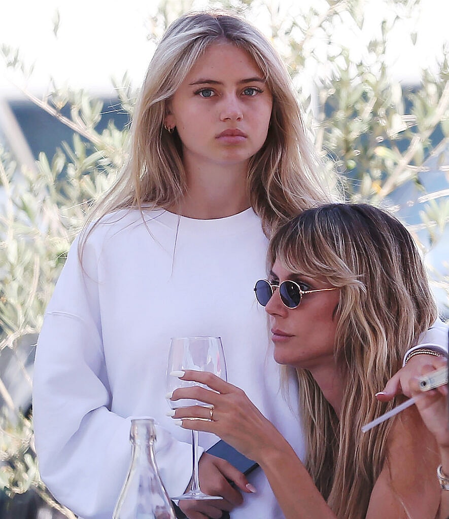 Heidi Klum Tom Kaulitz Leni Klum and Lou Sulola Samuel having lunch at Fred Seagal in West Hollywood