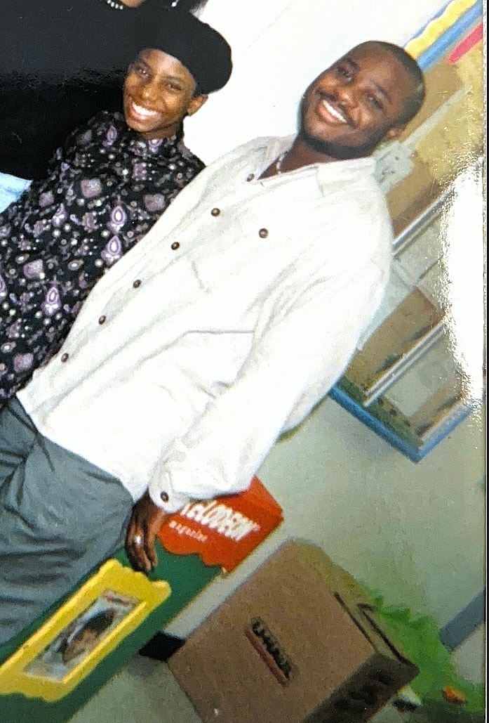 Malcolm-Jamal Warner on set