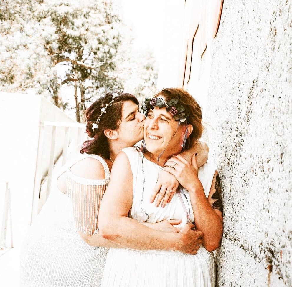 "Jeopardy!" champ Amy Schneider married Genevieve Davis