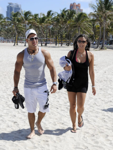 Jersey Shore cast members Sammi quot Sweetheart quot Giancola and Ronnie Ortiz-Magro show PDA on the beach in Miami
