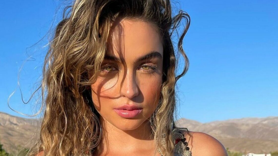 Sommer Ray Flaunts Her Bronzed Bod In Black Ruched Bikini