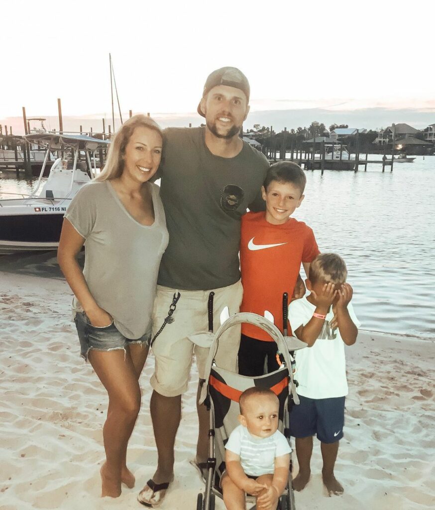 A photo showing the Edwards at a sea front in casual outfits. 