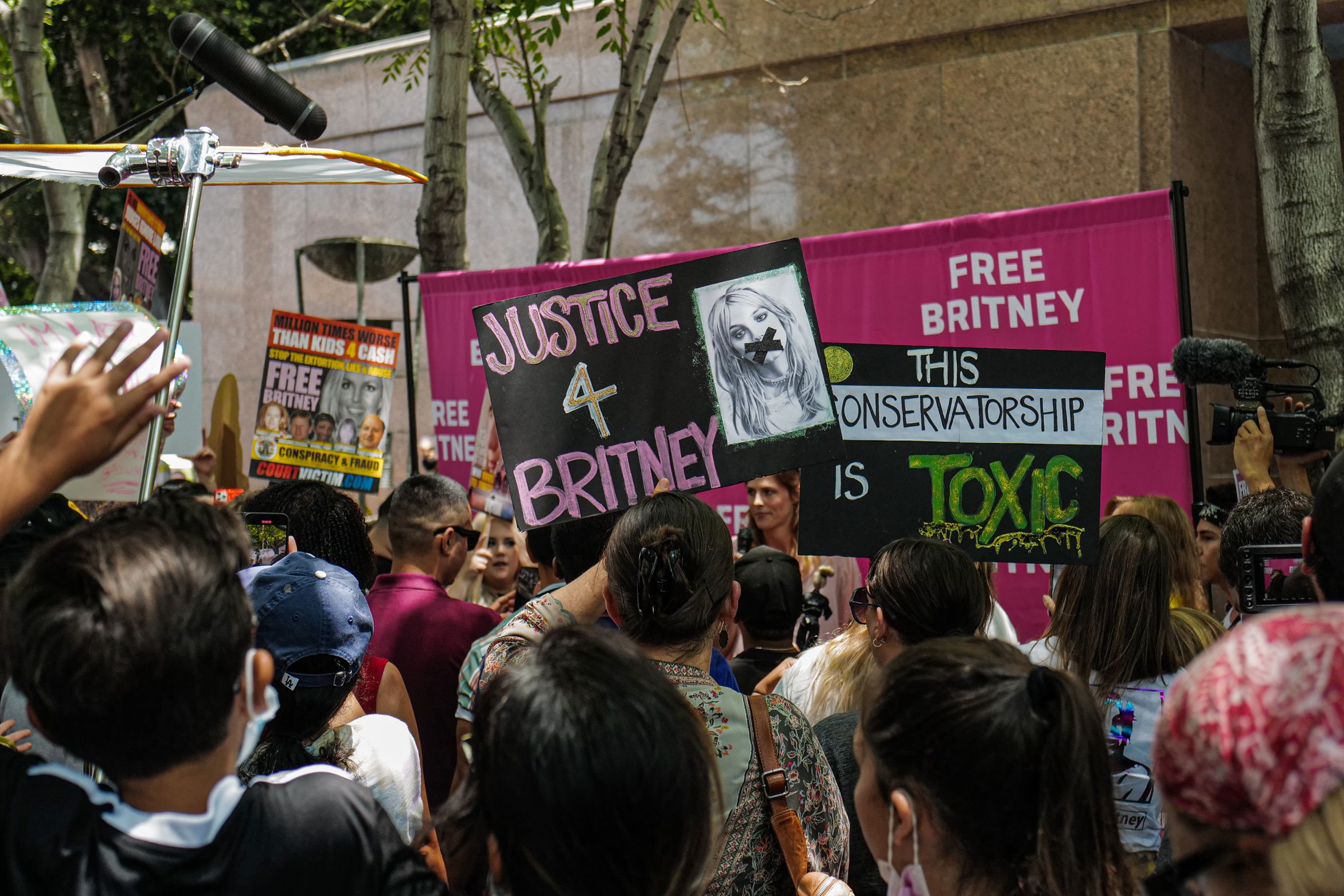 Britney Spears Formally Asks To End Conservatorship Without Medical Evaluation