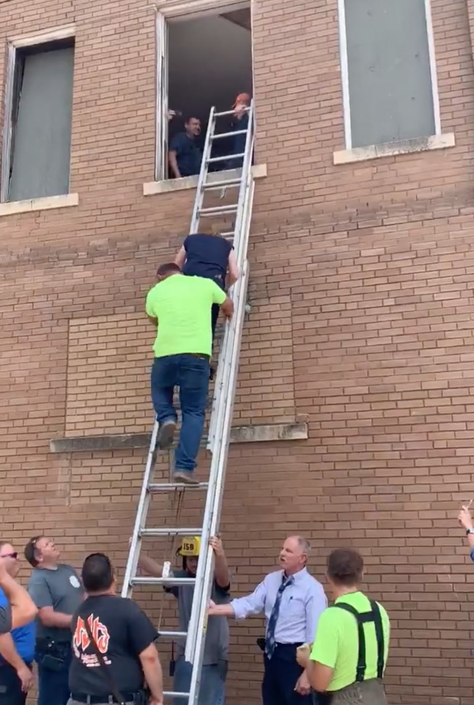 Reba McEntire Rescued From Collapsing Building By Oklahoma Fire Department