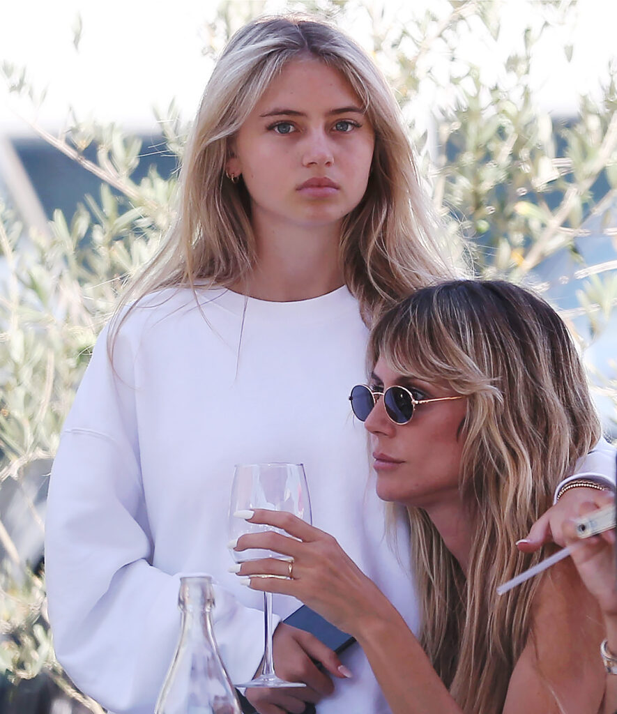Heidi Klum Tom Kaulitz Leni Klum and Lou Sulola Samuel having lunch at Fred Seagal in West Hollywood