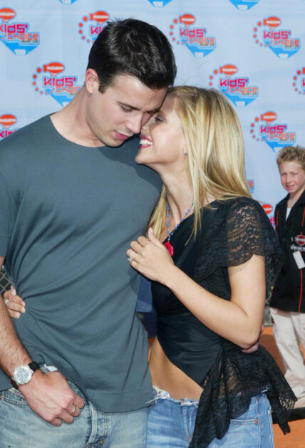 Sarah Michelle Gellar and Freddie Prinze Jr atNICKELODEONS 15TH ANNUAL KIDS CHOICE AWARDS HELD AT THE BARKER HANGER IN SANTA MONICA CA 20 APRIL 2002