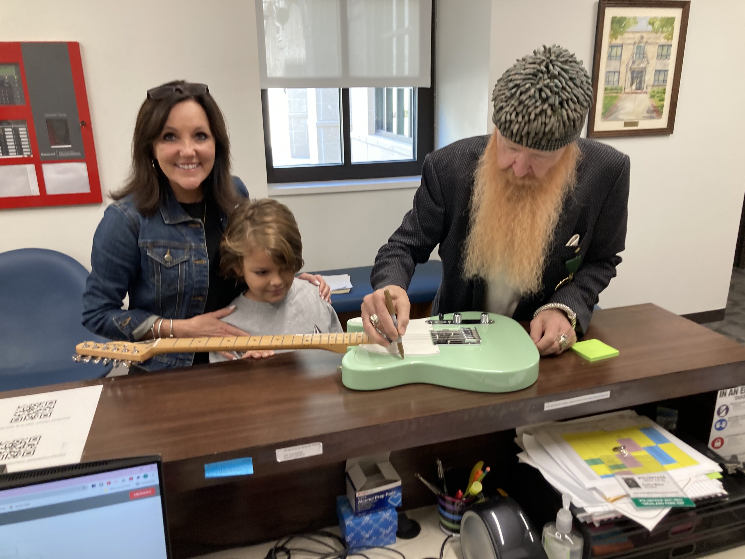 ‘ZZ Top’ Star Billy Gibbons Makes Surprise Appearance In 2nd Grade Classroom!