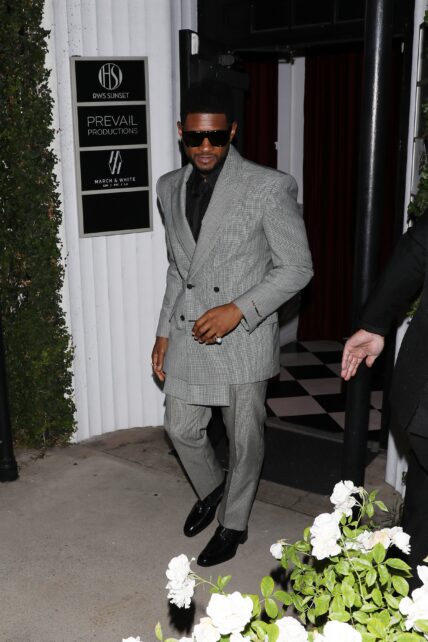 A well dressed Usher attends Justin Bieber apos s apos Freedom Art Experience apos art gallery