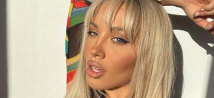 Tammy Hembrow taking a selfie.