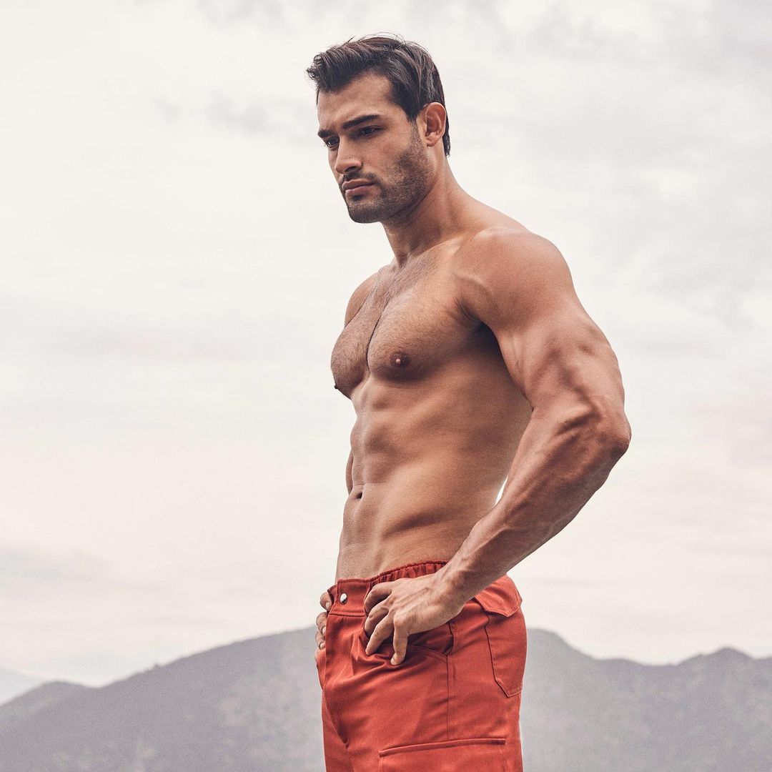 Britney Spears’ Fiancé Flaunts His RIPPED Post-Thanksgiving Physique!