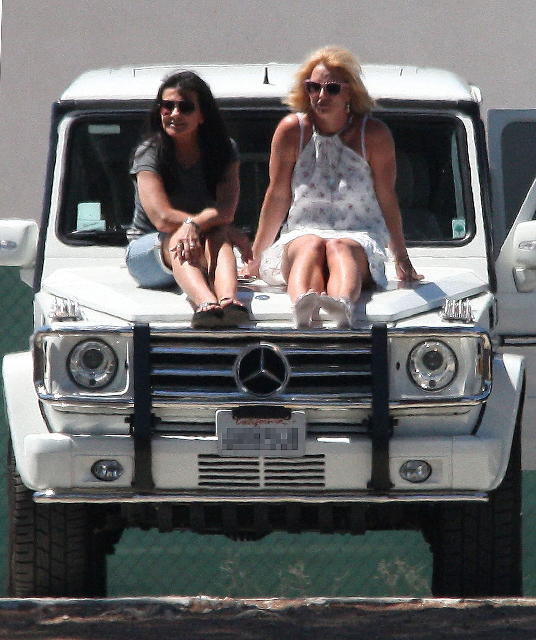 Britney Spears’ Mother Arrives In L.A. To Spend The Thanksgiving Holiday?!