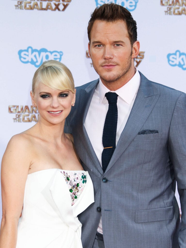 Anna Faris in a white dress