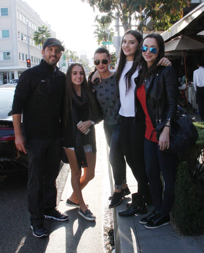Kyle Richards and her family smiling.