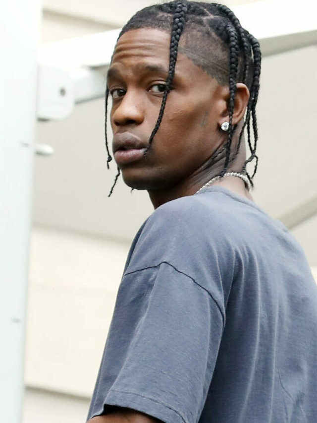 cropped-Travis-Scott-Protestors-Home-Deserve-Bankruptcy-Signs-e1636942776213.jpg