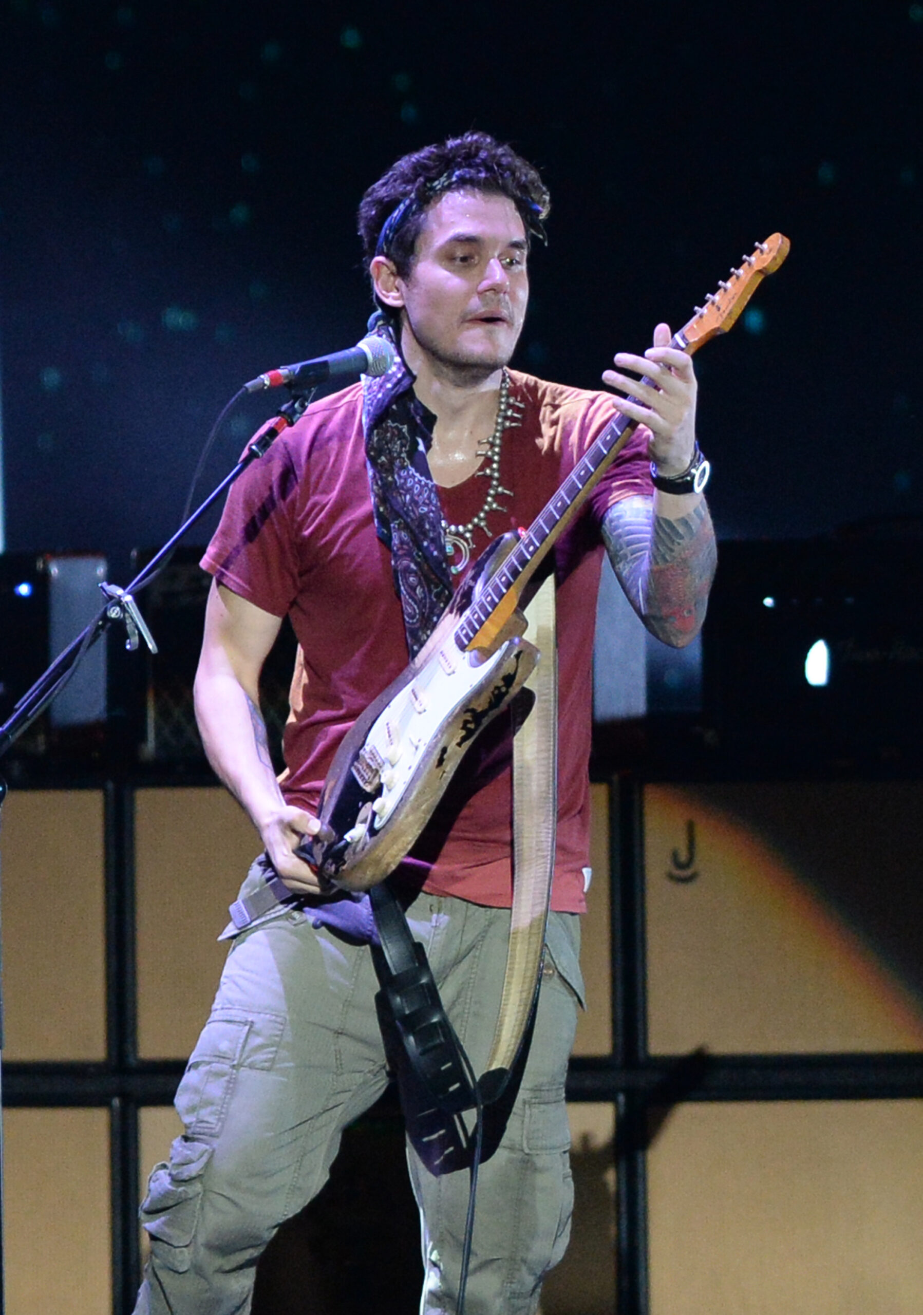 John Mayer performs Born and Raised World Tour 2013 with Katy Perry watching from backstage in West Palm Beach