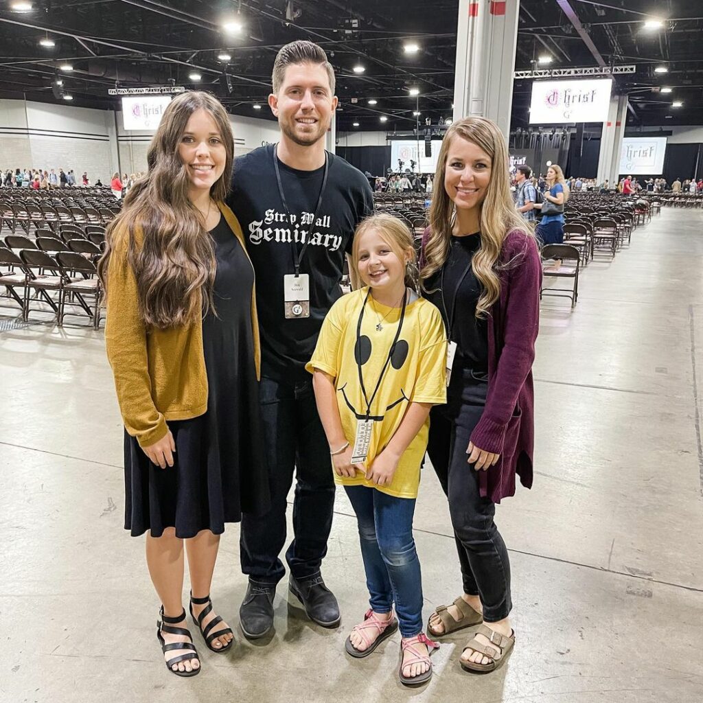 Jana Duggar 8