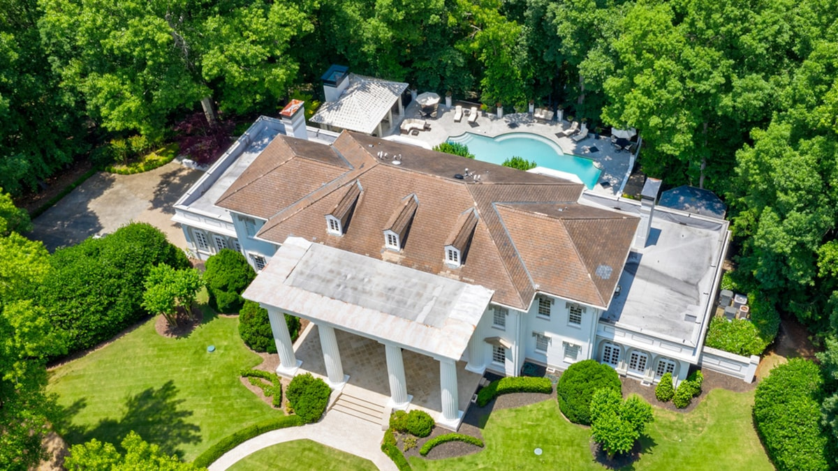 Rapper T.I. Flaunts MASSIVE ‘God Sized’ Bed Inside His Georgia Mansion