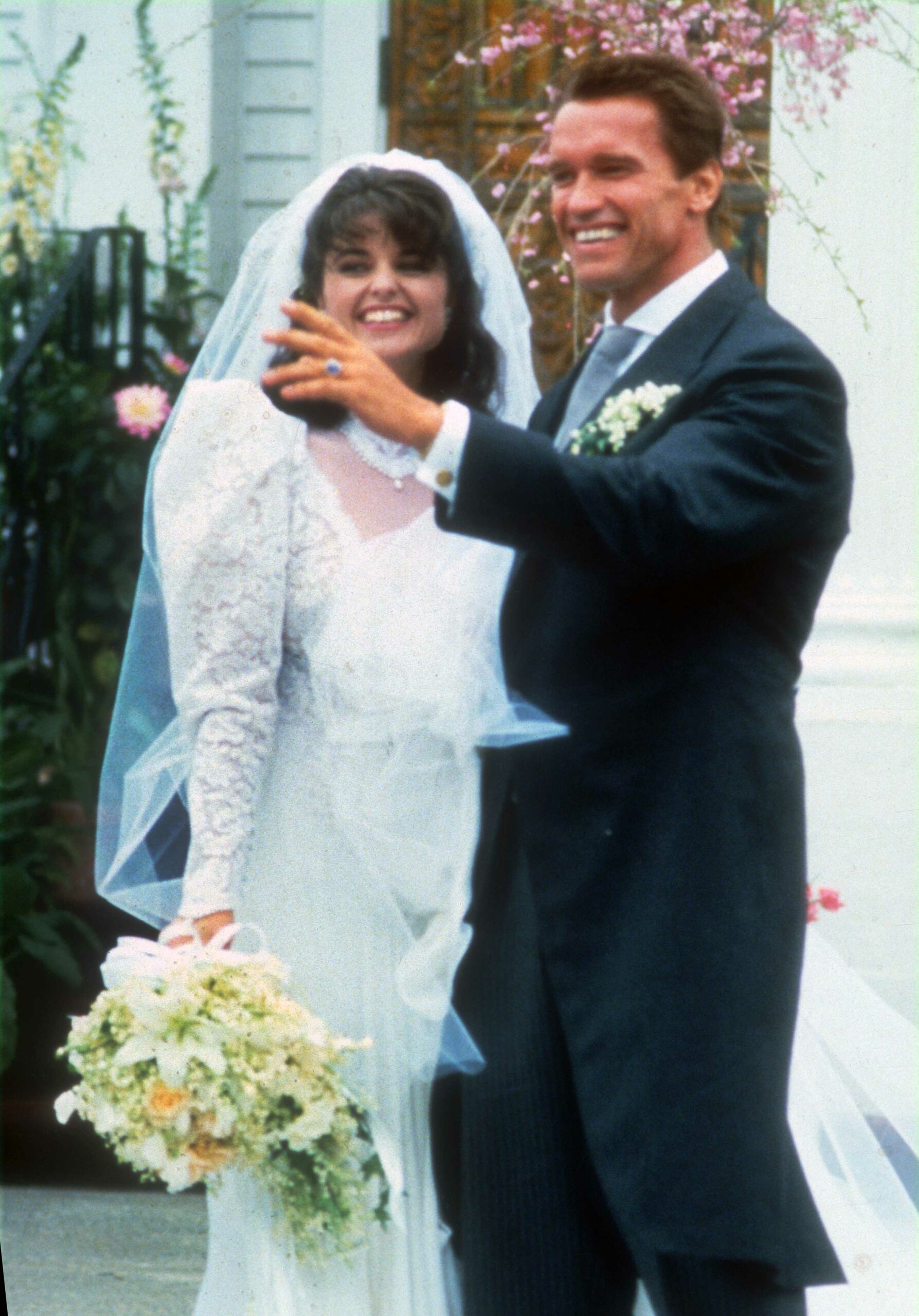Arnold Schwarzenegger & Maria Shriver FINALLY Settle Divorce After 10 Years!