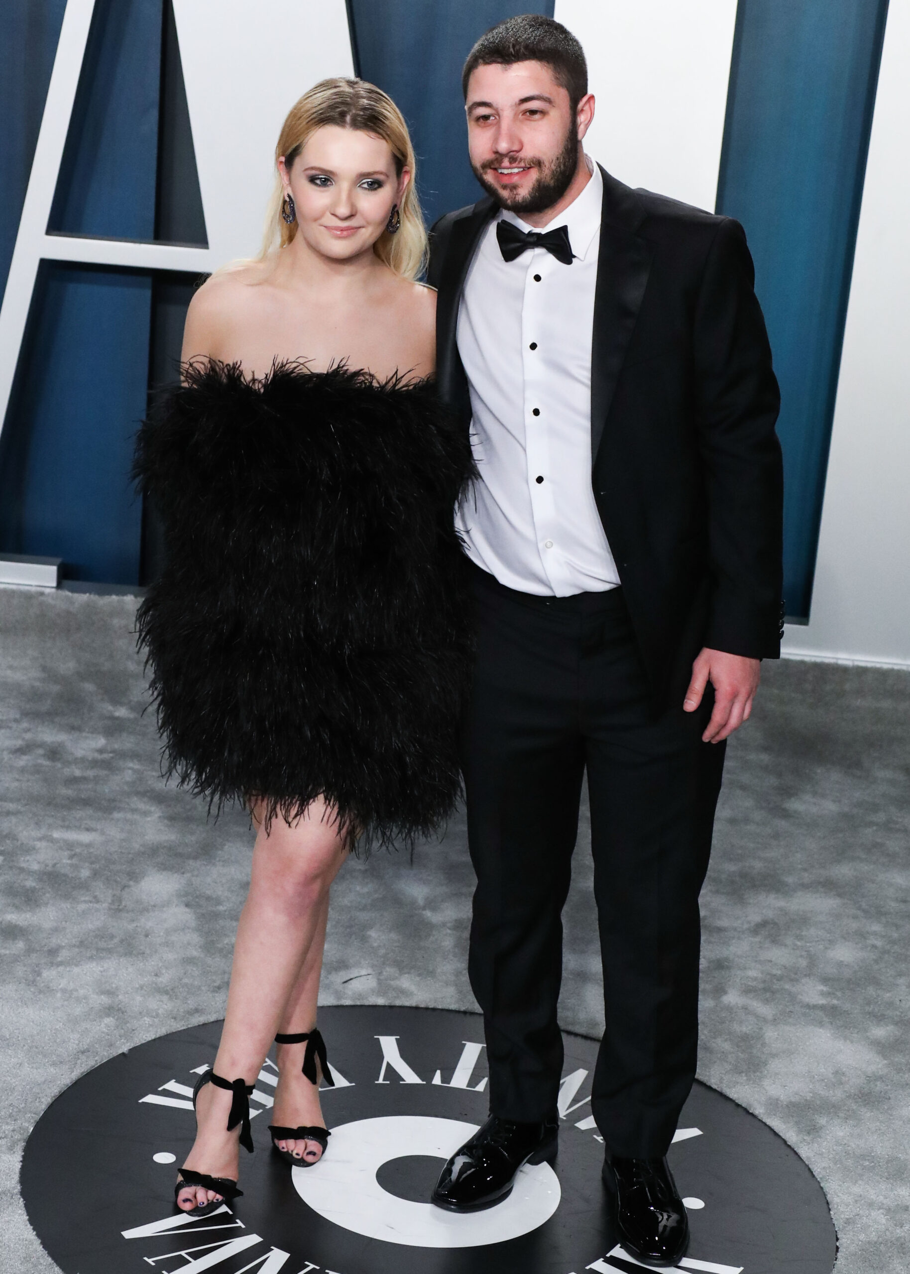 Abigail Breslin SLAMS Troll For Trashing Father Who Died From COVID-19