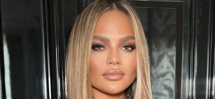 Chrissy Teigen looks like Khloe Kardashian