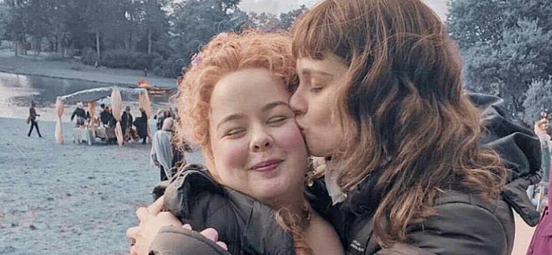 Eloise and Penelope on Bridgerton
