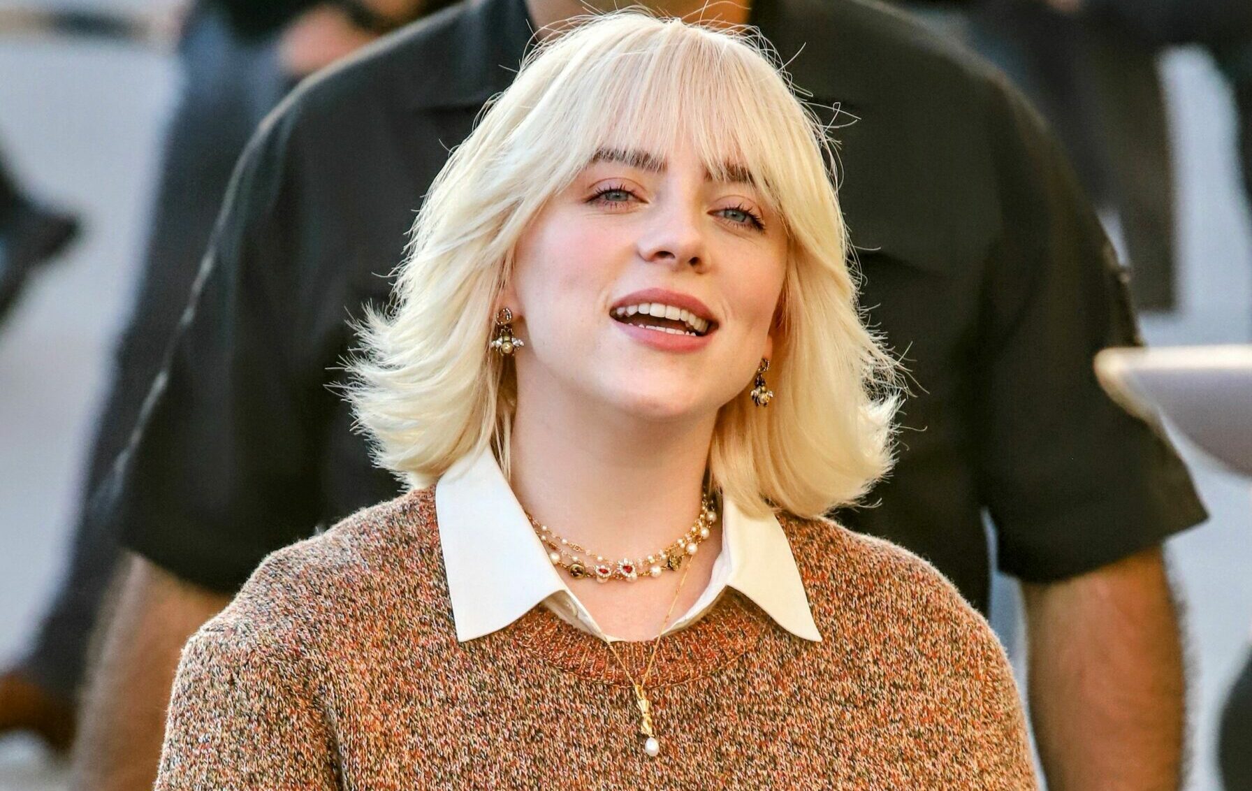 Billie Eilish makes an appearance at Jimmy Kimmel to promote her "Happier Than Ever".